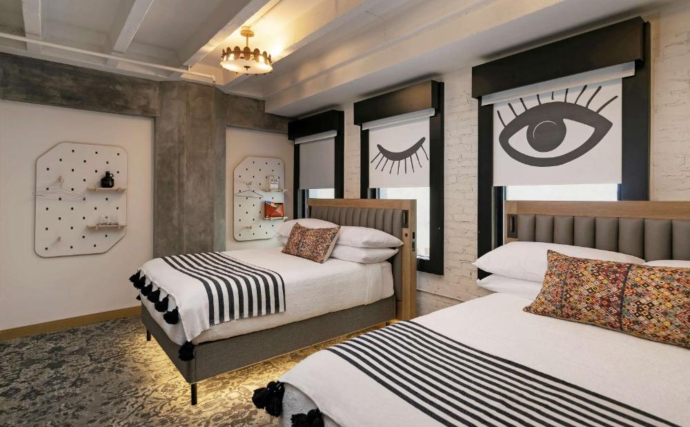 Studio with Two Queen Beds interior
