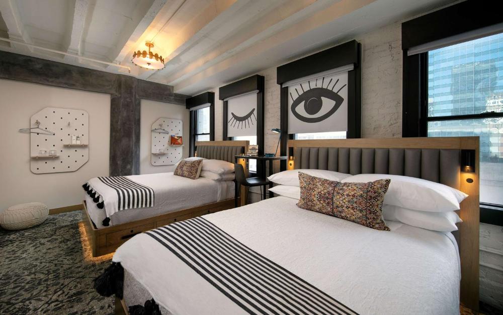 Studio with Two Queen Beds and Mobility Accessible Tub interior